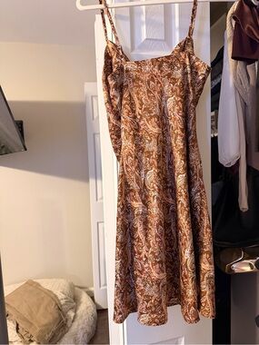 Hollister Brown Paisley Satin Mini Dress – Size Medium